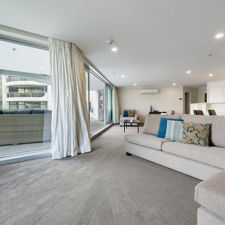 Oceanside Apartment With Garden Views Mount Maunganui Kültér fotó