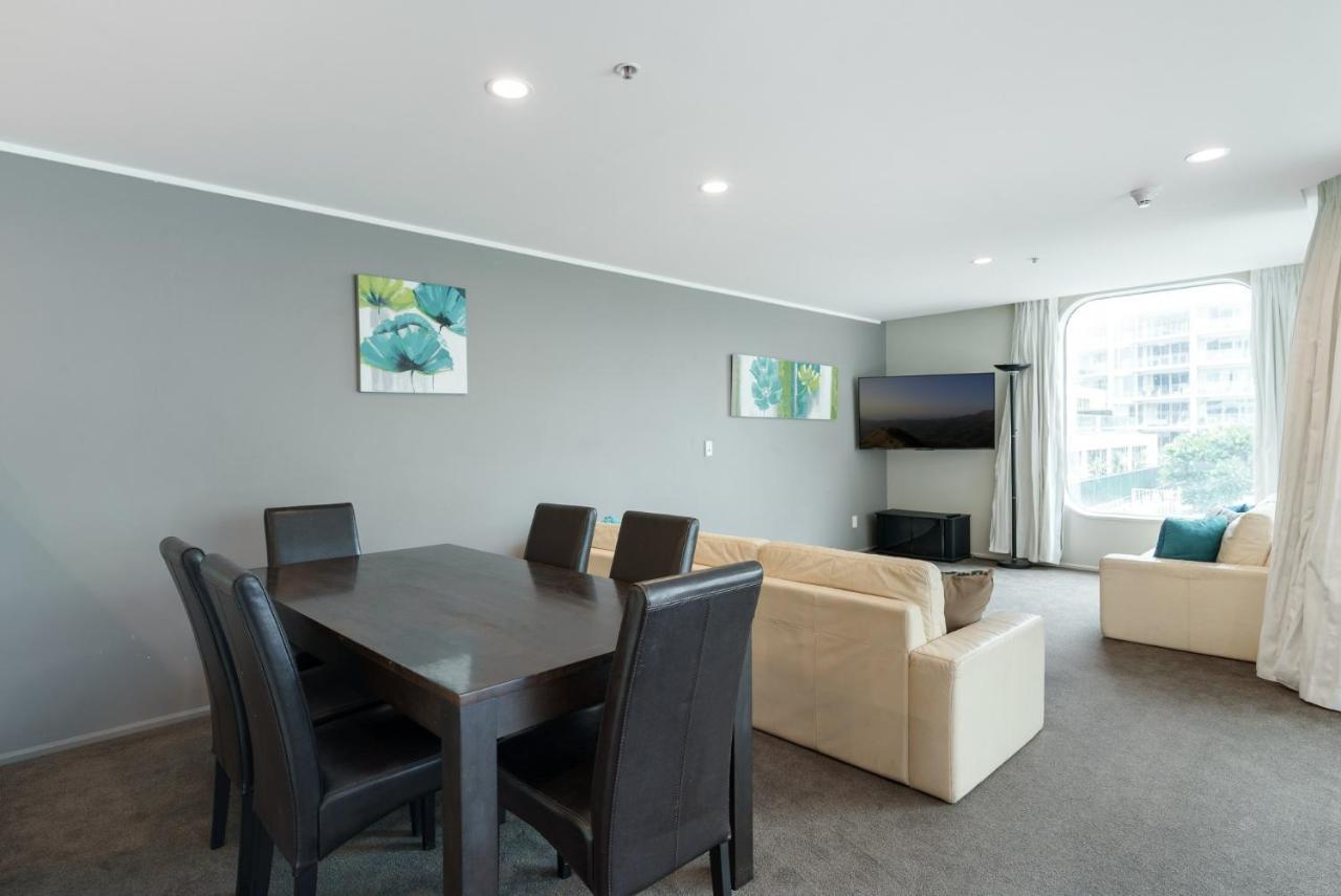 Oceanside Apartment With Garden Views Mount Maunganui Kültér fotó