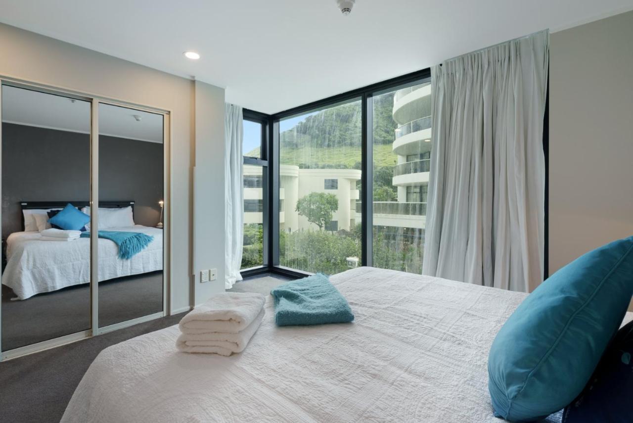 Oceanside Apartment With Garden Views Mount Maunganui Kültér fotó