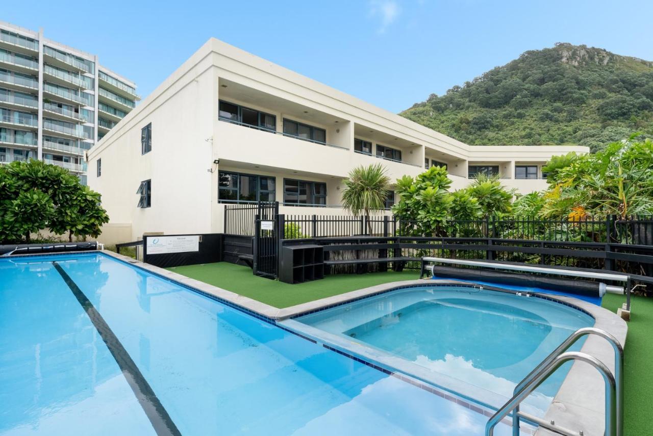 Oceanside Apartment With Garden Views Mount Maunganui Kültér fotó
