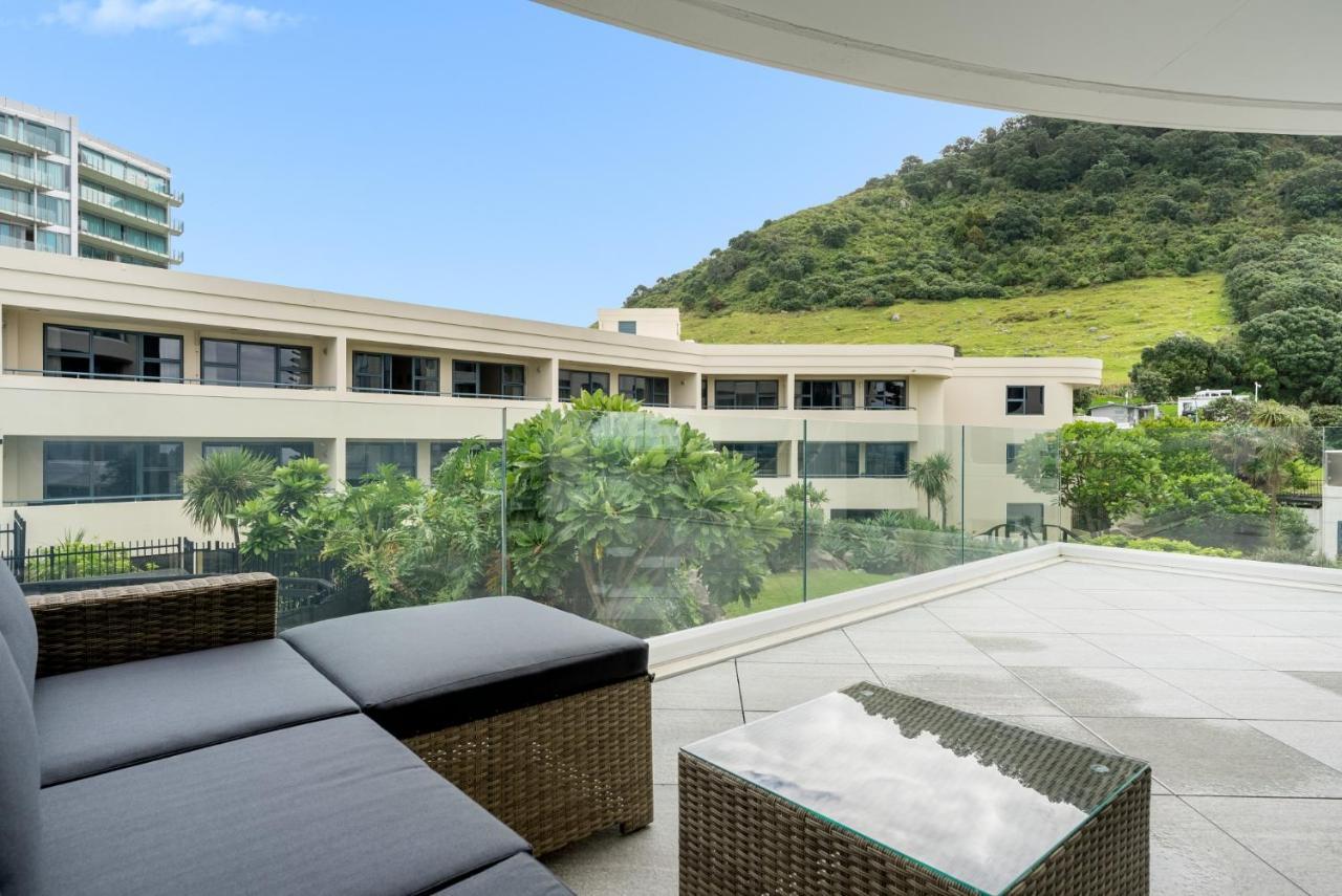 Oceanside Apartment With Garden Views Mount Maunganui Kültér fotó