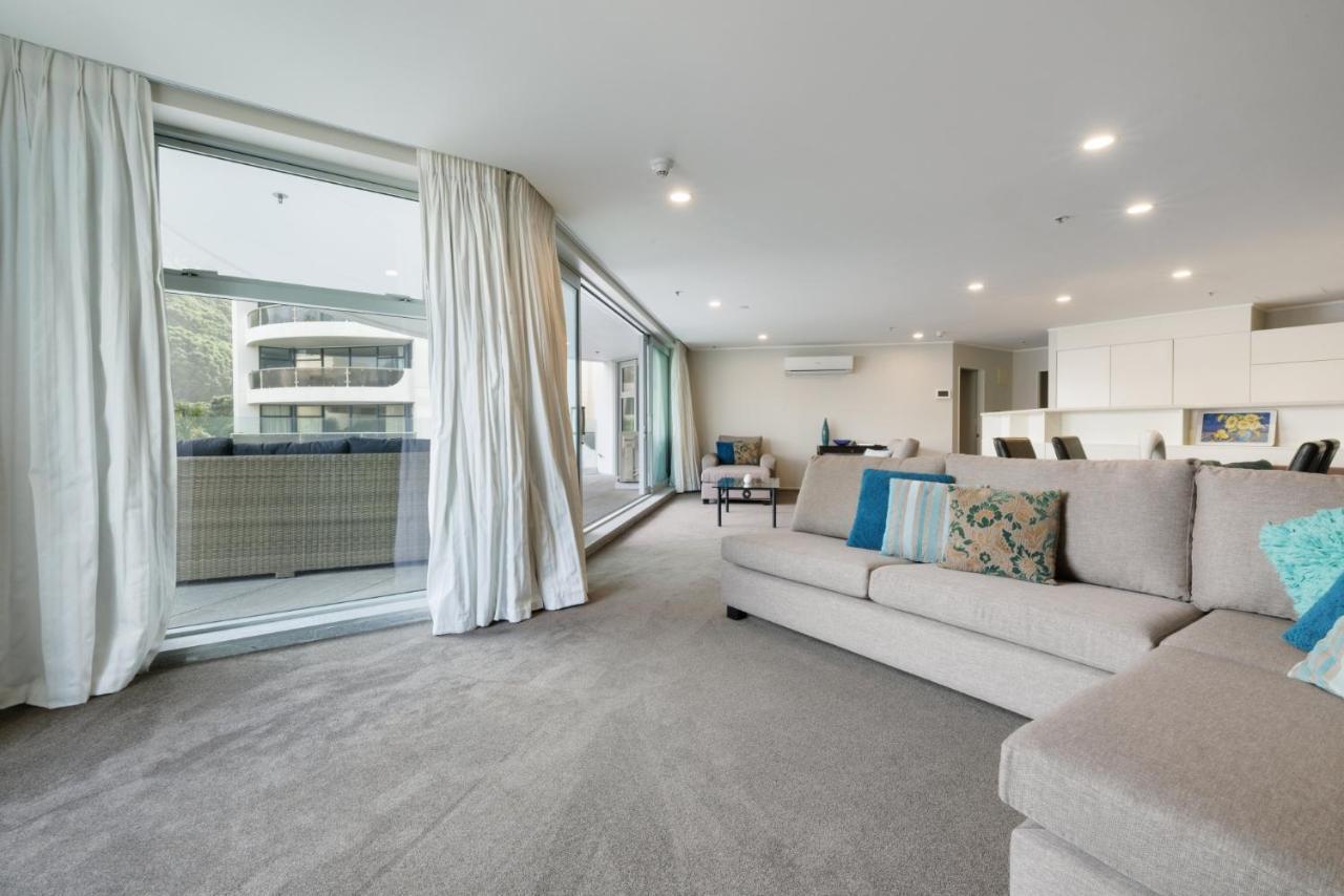 Oceanside Apartment With Garden Views Mount Maunganui Kültér fotó