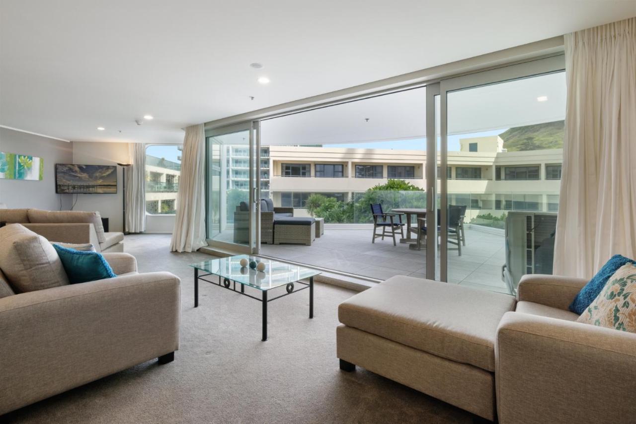 Oceanside Apartment With Garden Views Mount Maunganui Kültér fotó