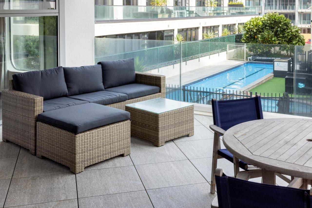 Oceanside Apartment With Garden Views Mount Maunganui Kültér fotó