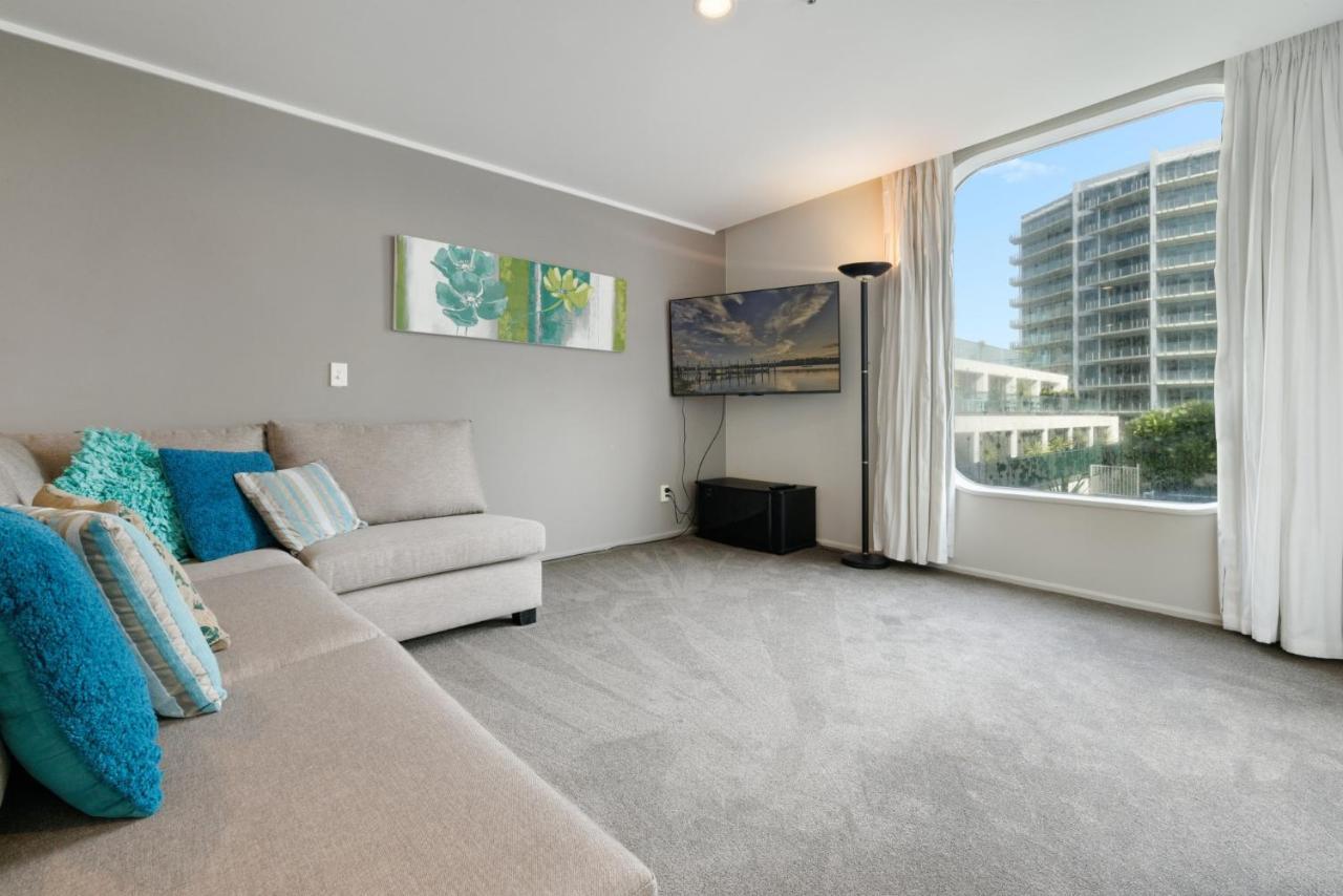 Oceanside Apartment With Garden Views Mount Maunganui Kültér fotó