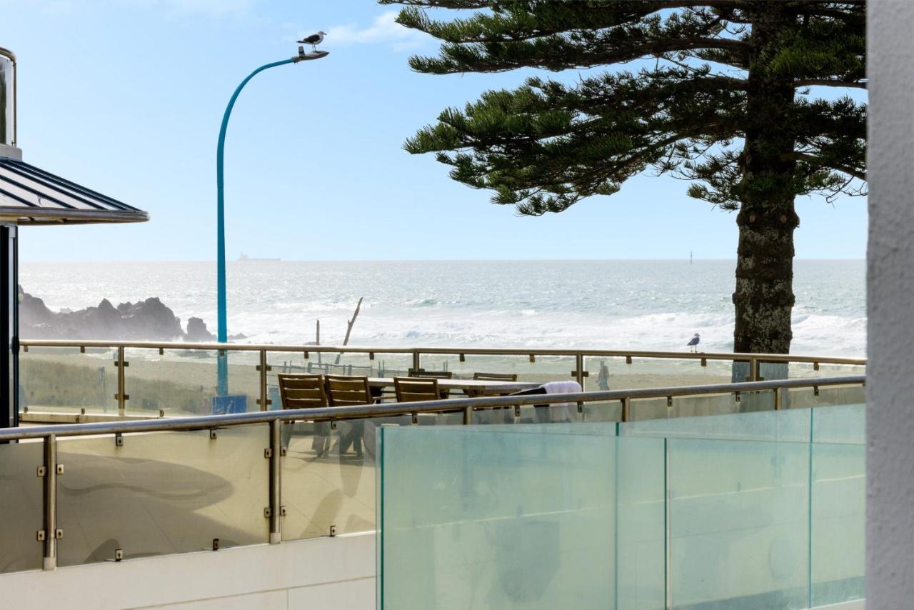 Oceanside Apartment With Garden Views Mount Maunganui Kültér fotó